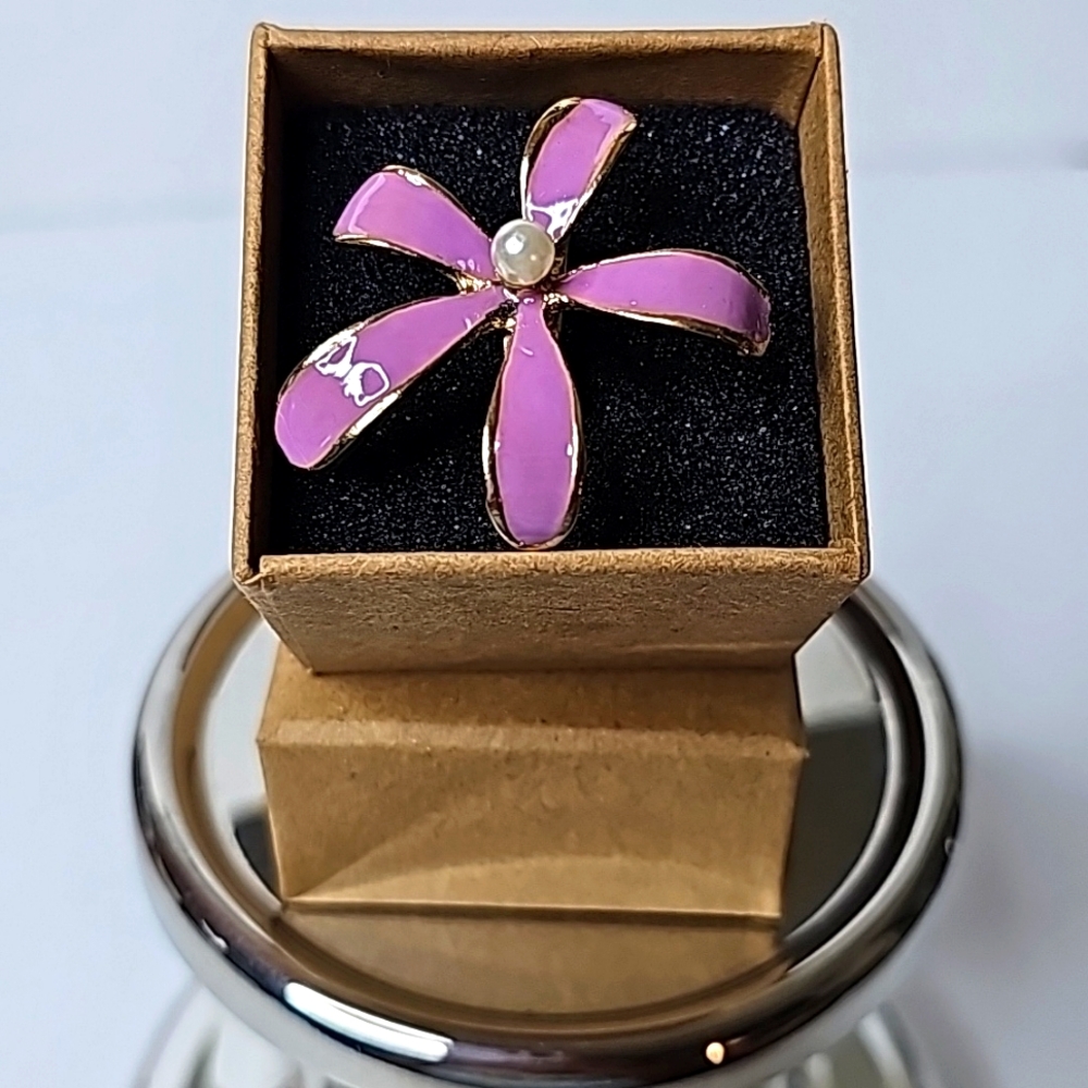 Flowered Custom Purple Ring Center Pearl & Gold Adjustable Band. Size: OS. NWOT